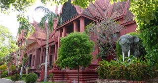 /images/cambodia/central/phnom-penh/national-museum_sm.jpg