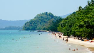 A lively touristic beach, with some beautiful beaches in the nearby area